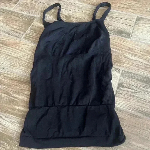 Blanqi women’s maternity black tank top - Picture 2 of 3